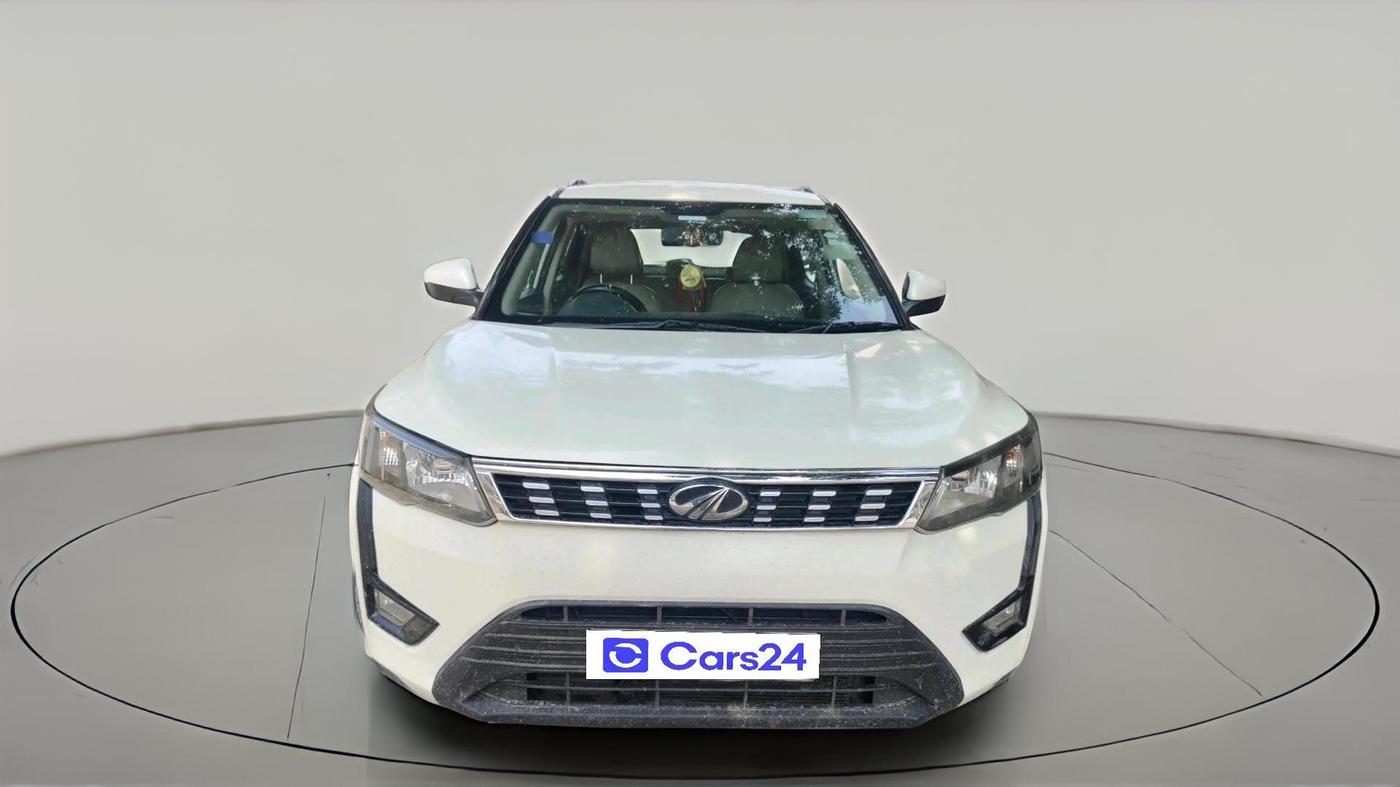 2019 Mahindra XUV300 W6 1.5 DIESEL, Diesel, Manual, 1,11,386 km, exterior