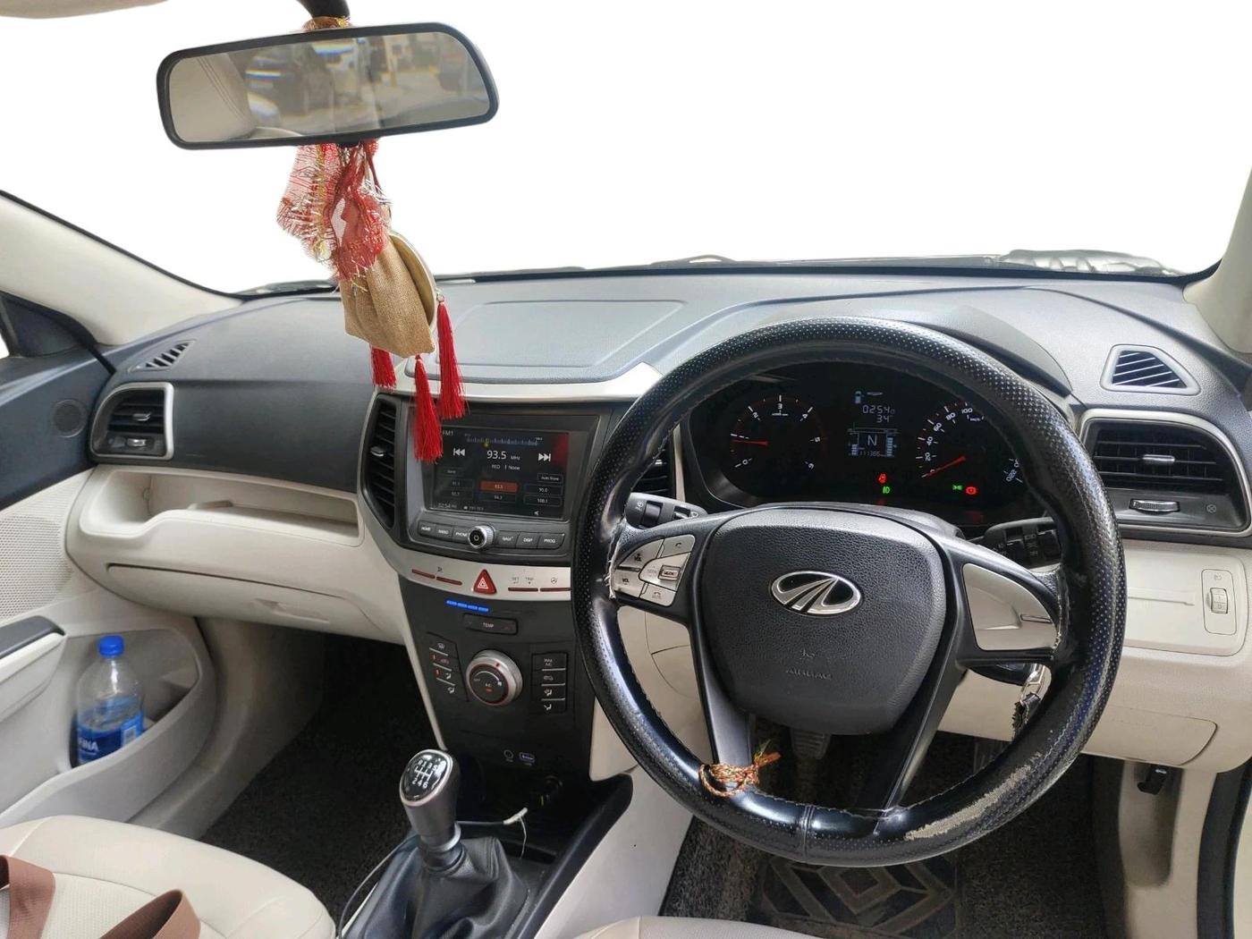 2019 Mahindra XUV300 W6 1.5 DIESEL, Diesel, Manual, 1,11,386 km, interior