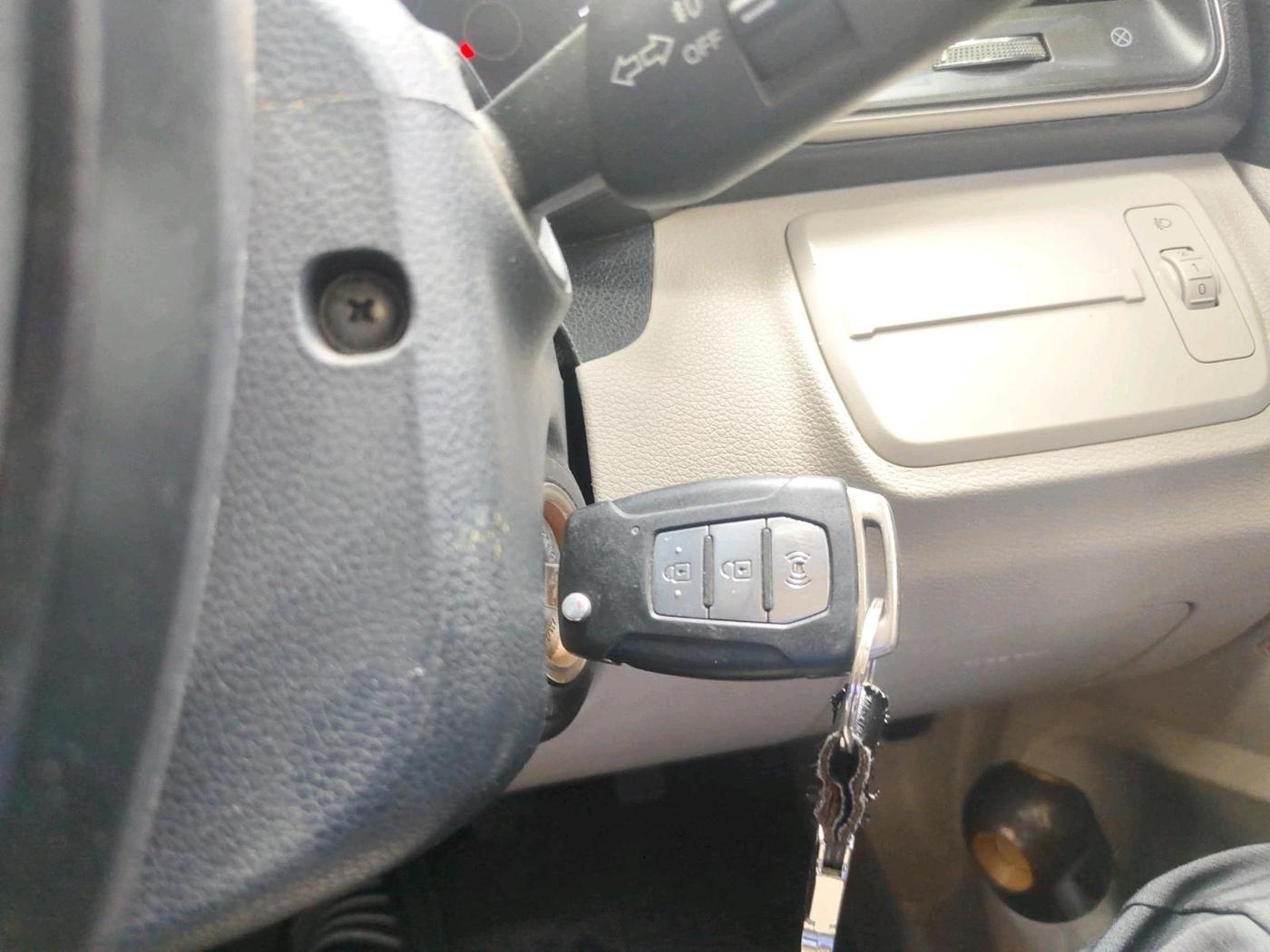 2019 Mahindra XUV300 W6 1.5 DIESEL, Diesel, Manual, 1,11,386 km, interior