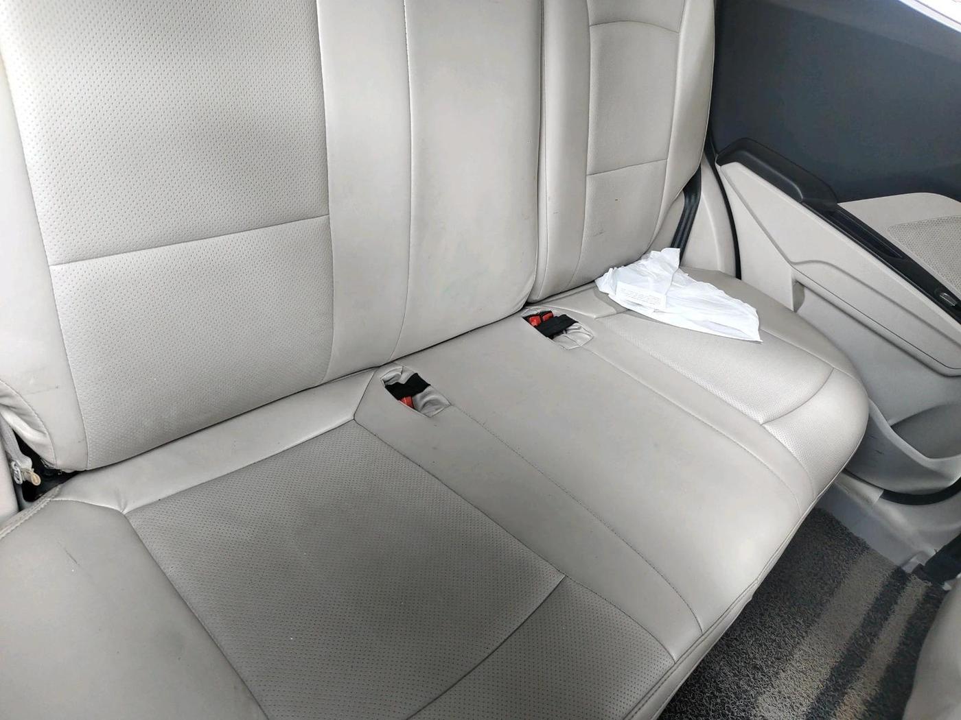 2019 Mahindra XUV300 W6 1.5 DIESEL, Diesel, Manual, 1,11,386 km, interior