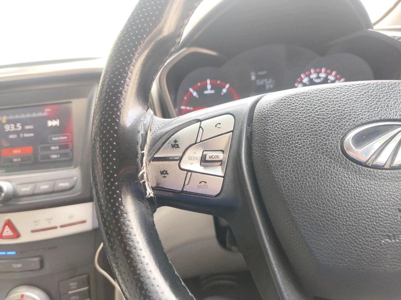 2019 Mahindra XUV300 W6 1.5 DIESEL, Diesel, Manual, 1,11,386 km, interior