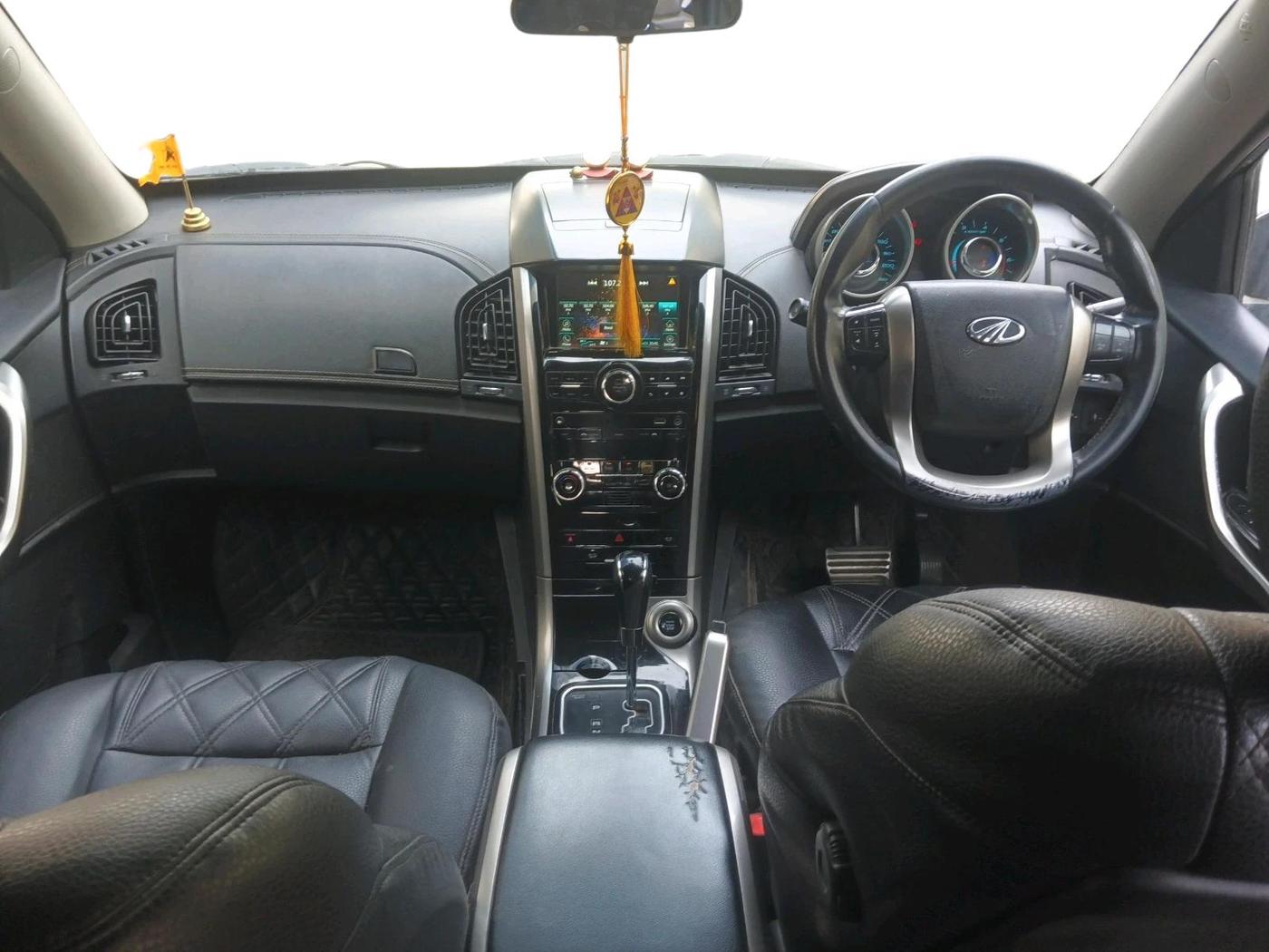 2019 Mahindra XUV500 W11 AT, Diesel, Automatic, 2,10,832 km, interior