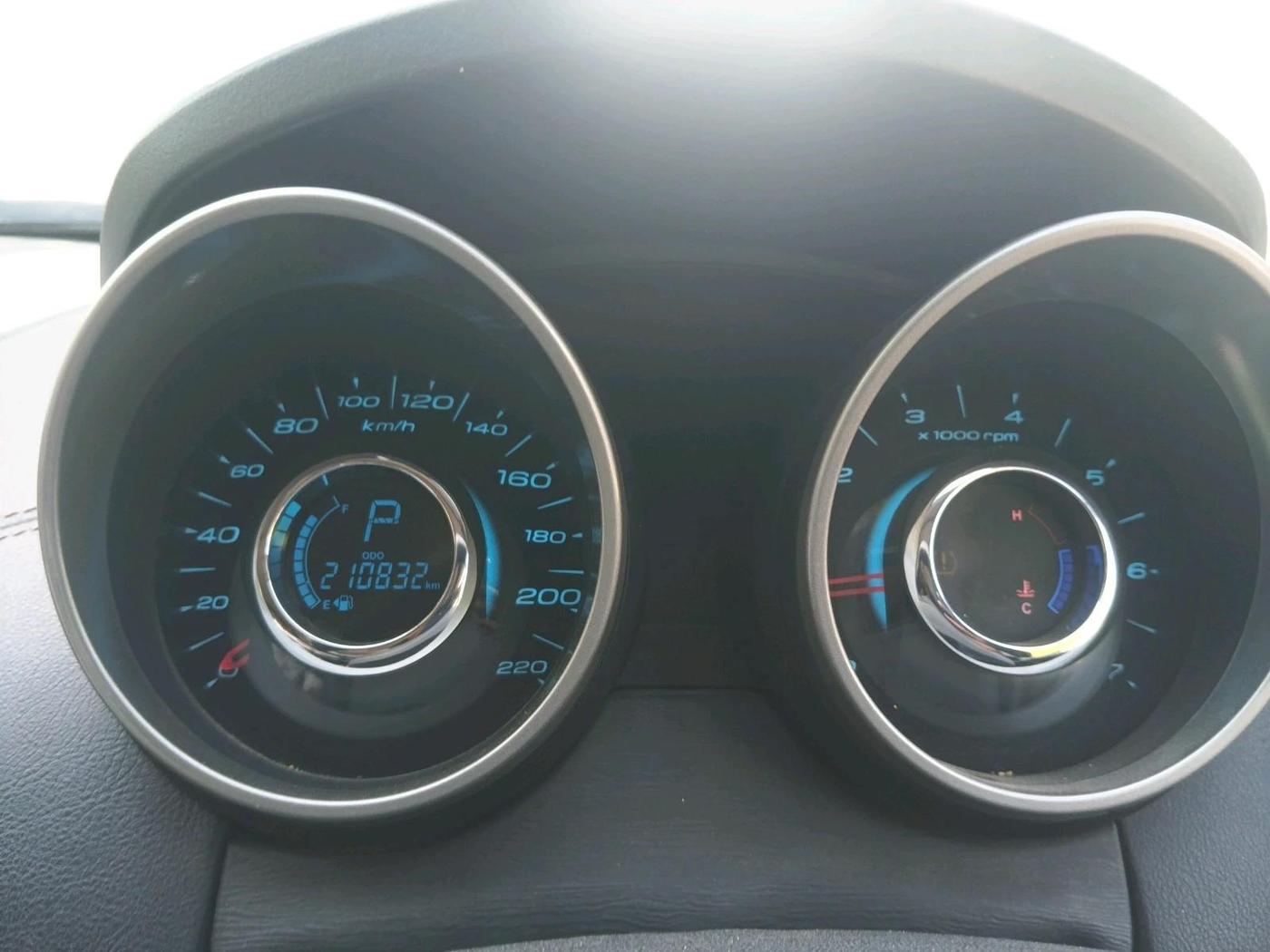 2019 Mahindra XUV500 W11 AT, Diesel, Automatic, 2,10,832 km, interior