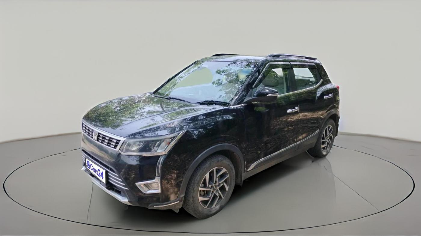 2024 Mahindra XUV300 W8 (O) 1.2 PETROL, Petrol, Manual, 26,950 km, exterior