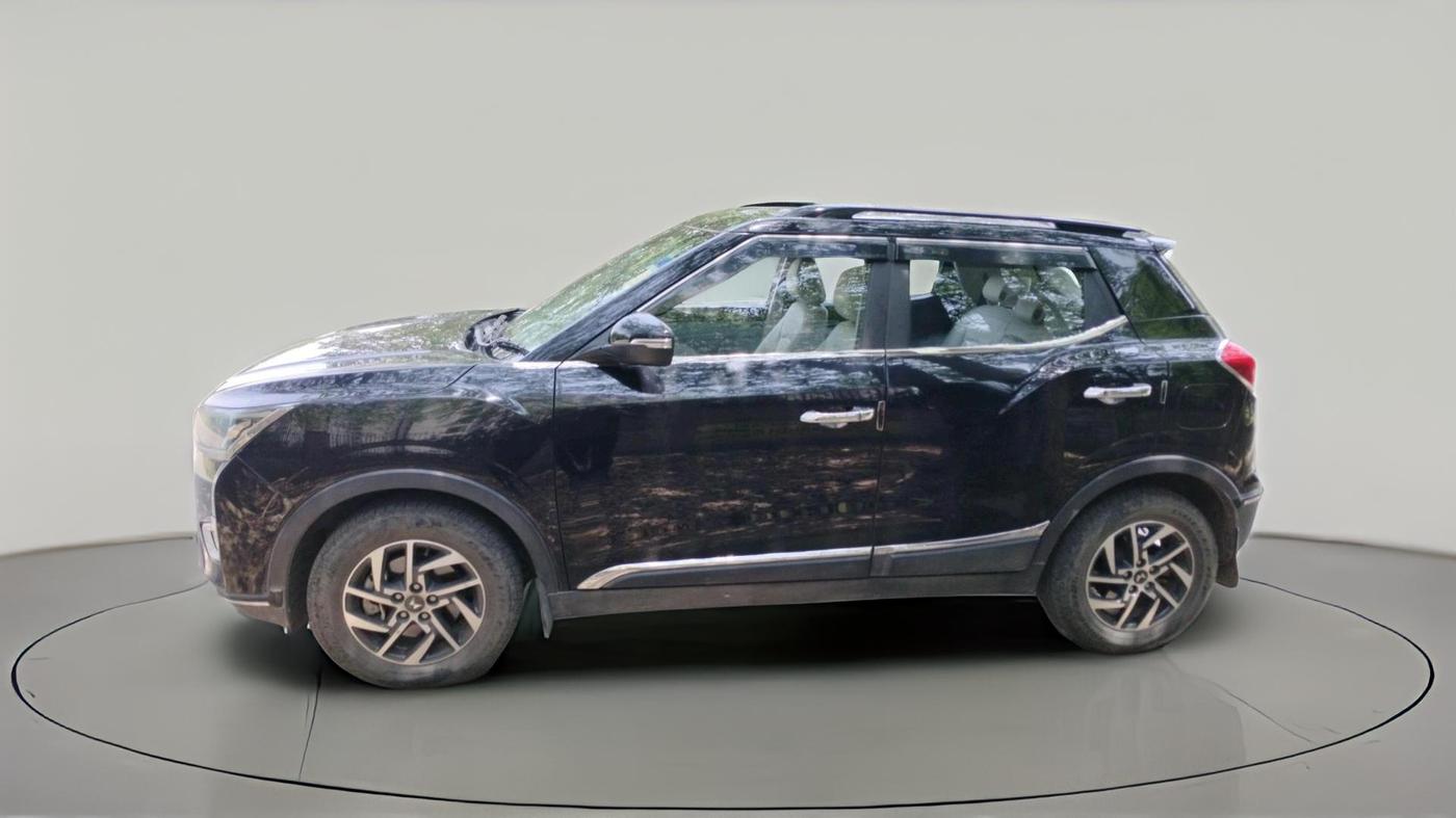 2024 Mahindra XUV300 W8 (O) 1.2 PETROL, Petrol, Manual, 26,950 km, exterior