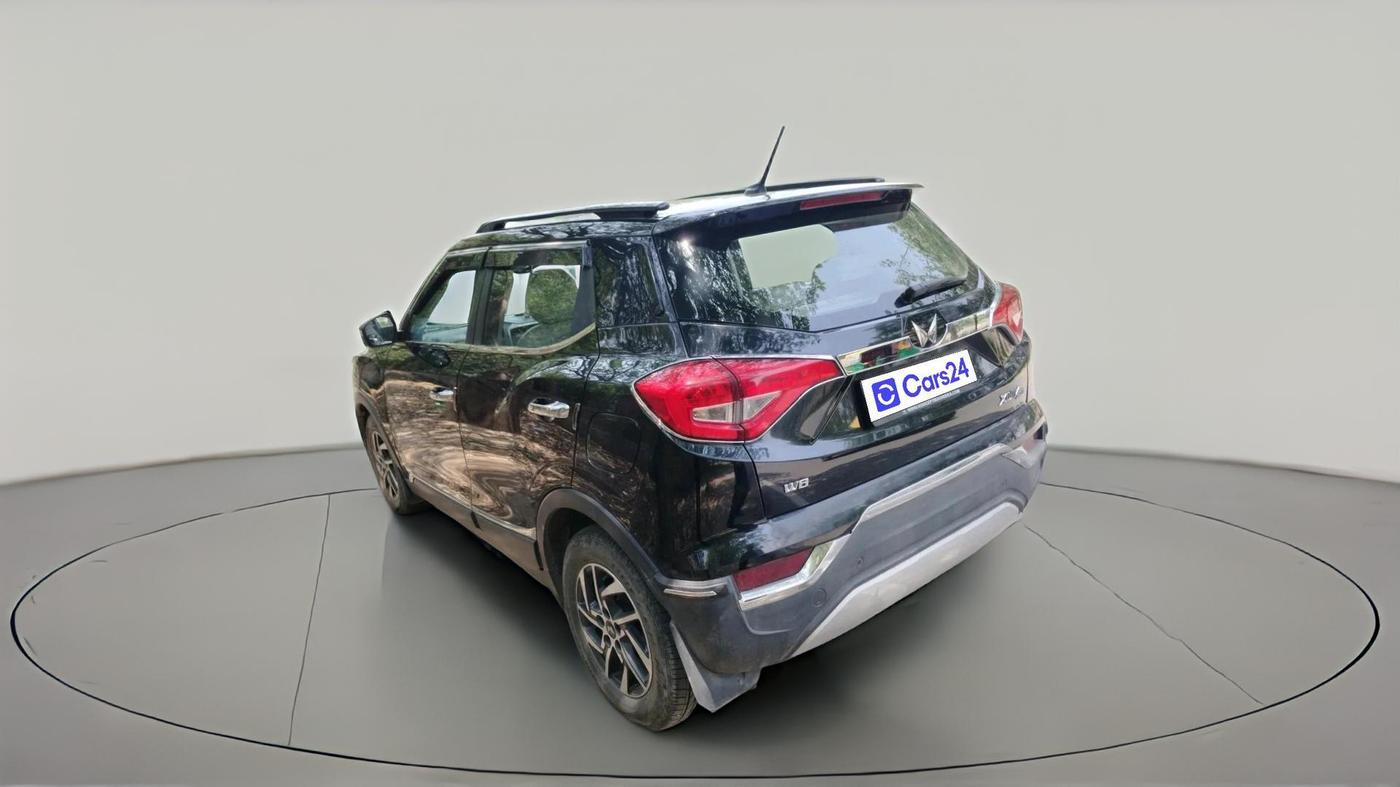 2024 Mahindra XUV300 W8 (O) 1.2 PETROL, Petrol, Manual, 26,950 km, exterior