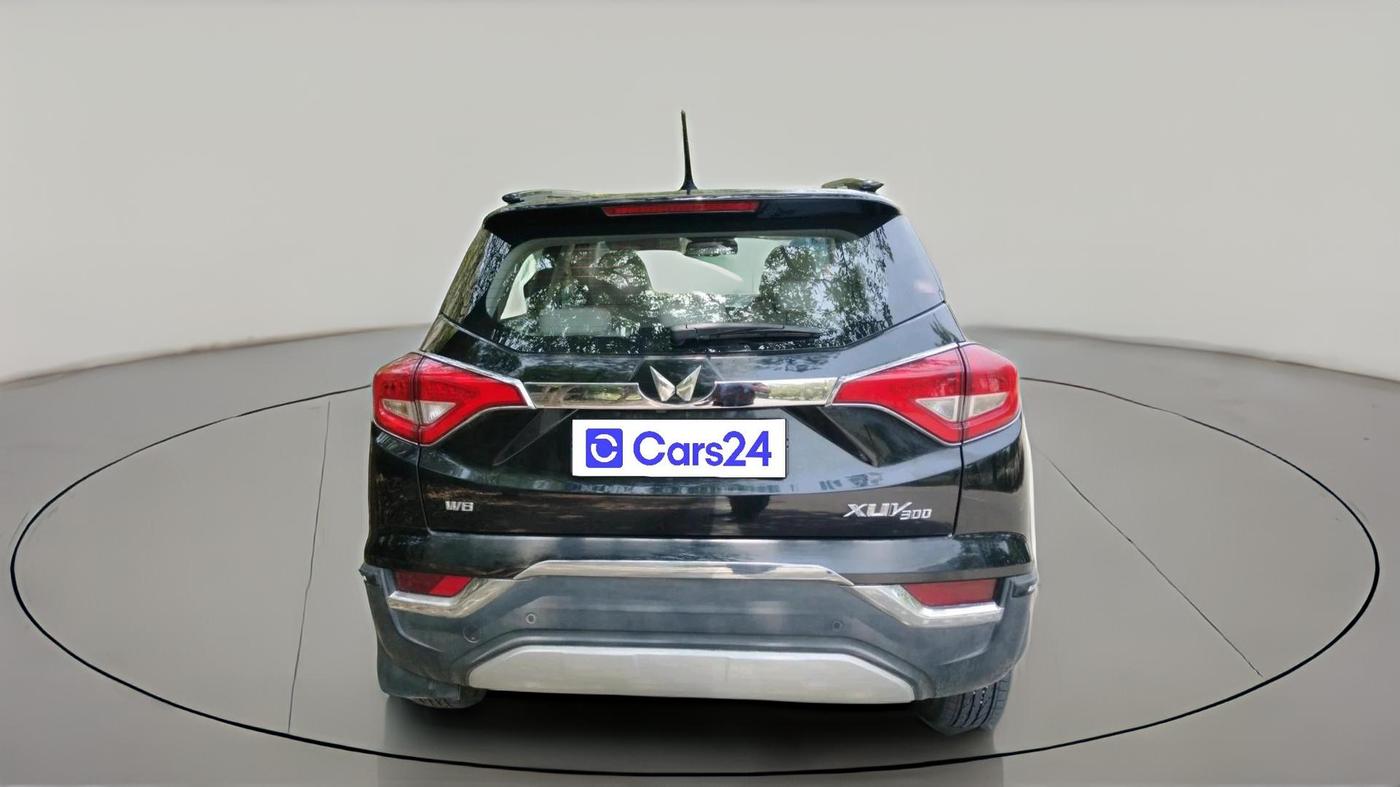 2024 Mahindra XUV300 W8 (O) 1.2 PETROL, Petrol, Manual, 26,950 km, exterior
