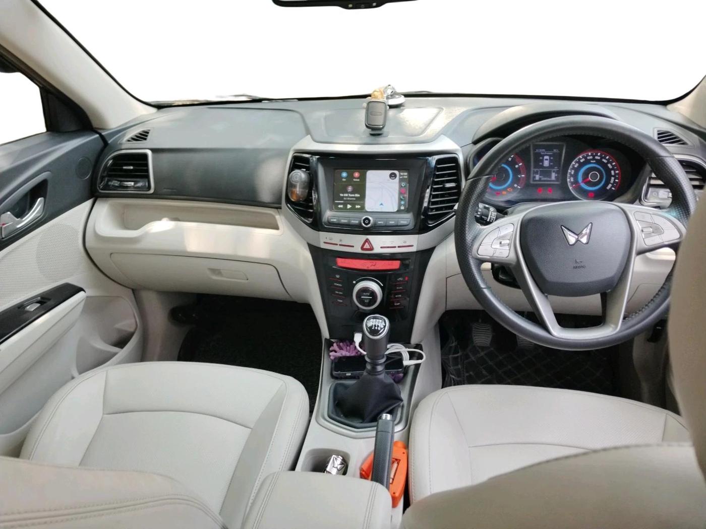 2024 Mahindra XUV300 W8 (O) 1.2 PETROL, Petrol, Manual, 26,950 km, interior