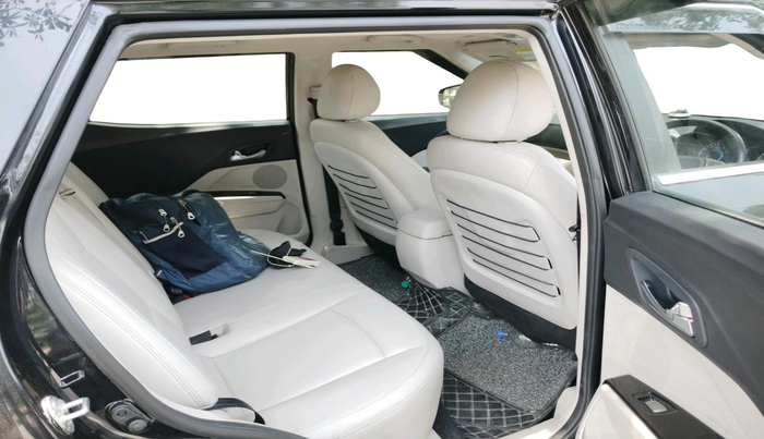2024 Mahindra XUV300 W8 (O) 1.2 PETROL, Petrol, Manual, 26,950 km, interior