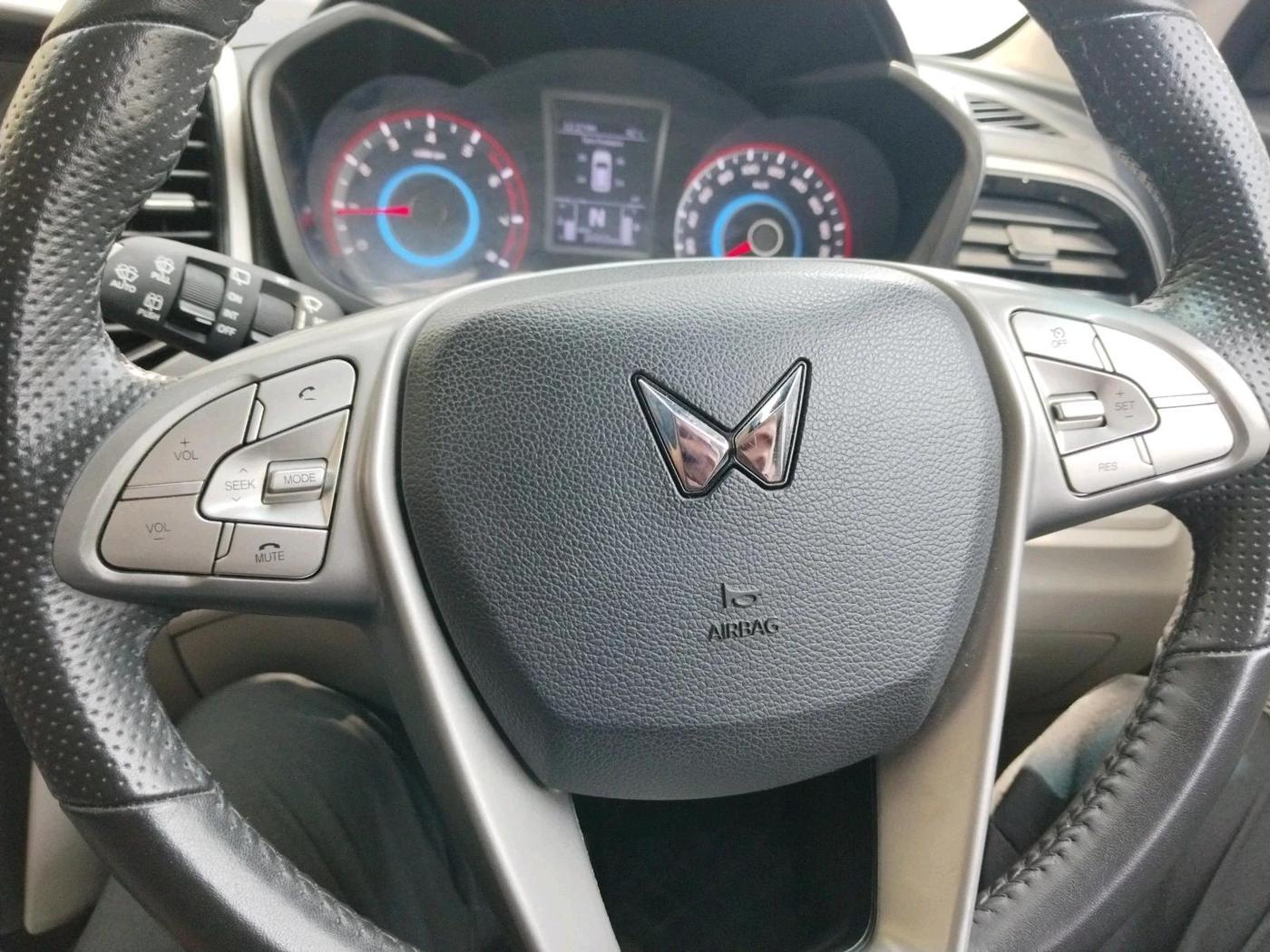 2024 Mahindra XUV300 W8 (O) 1.2 PETROL, Petrol, Manual, 26,950 km, interior