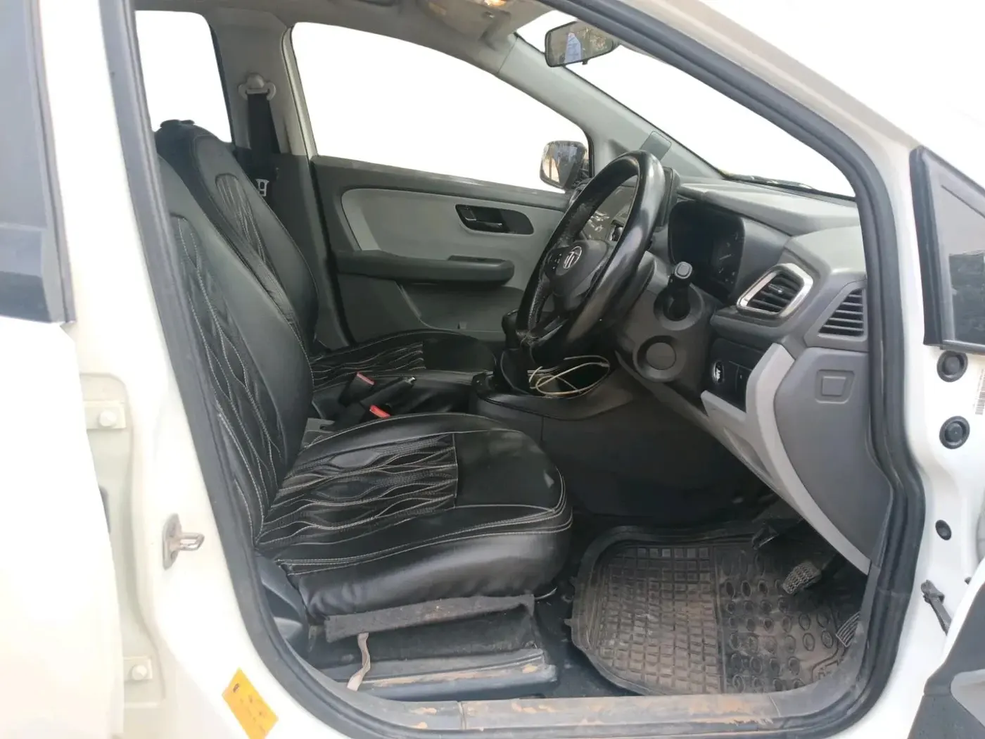 2020 Tata ALTROZ XT PETROL, Petrol, Manual, 84,118 km, interior