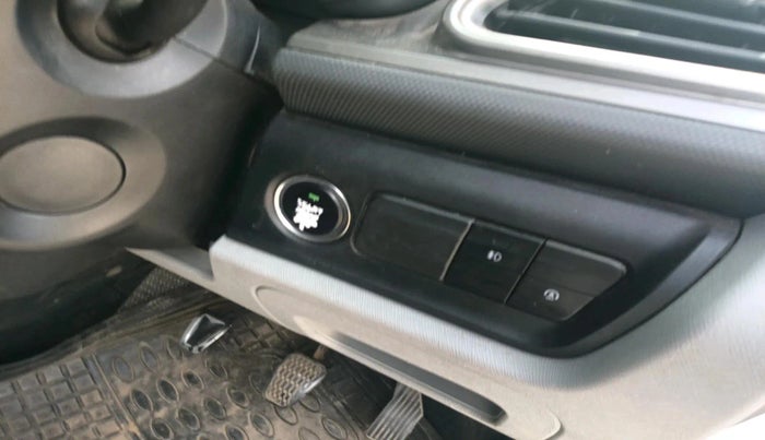 2020 Tata ALTROZ XT PETROL, Petrol, Manual, 84,118 km, interior