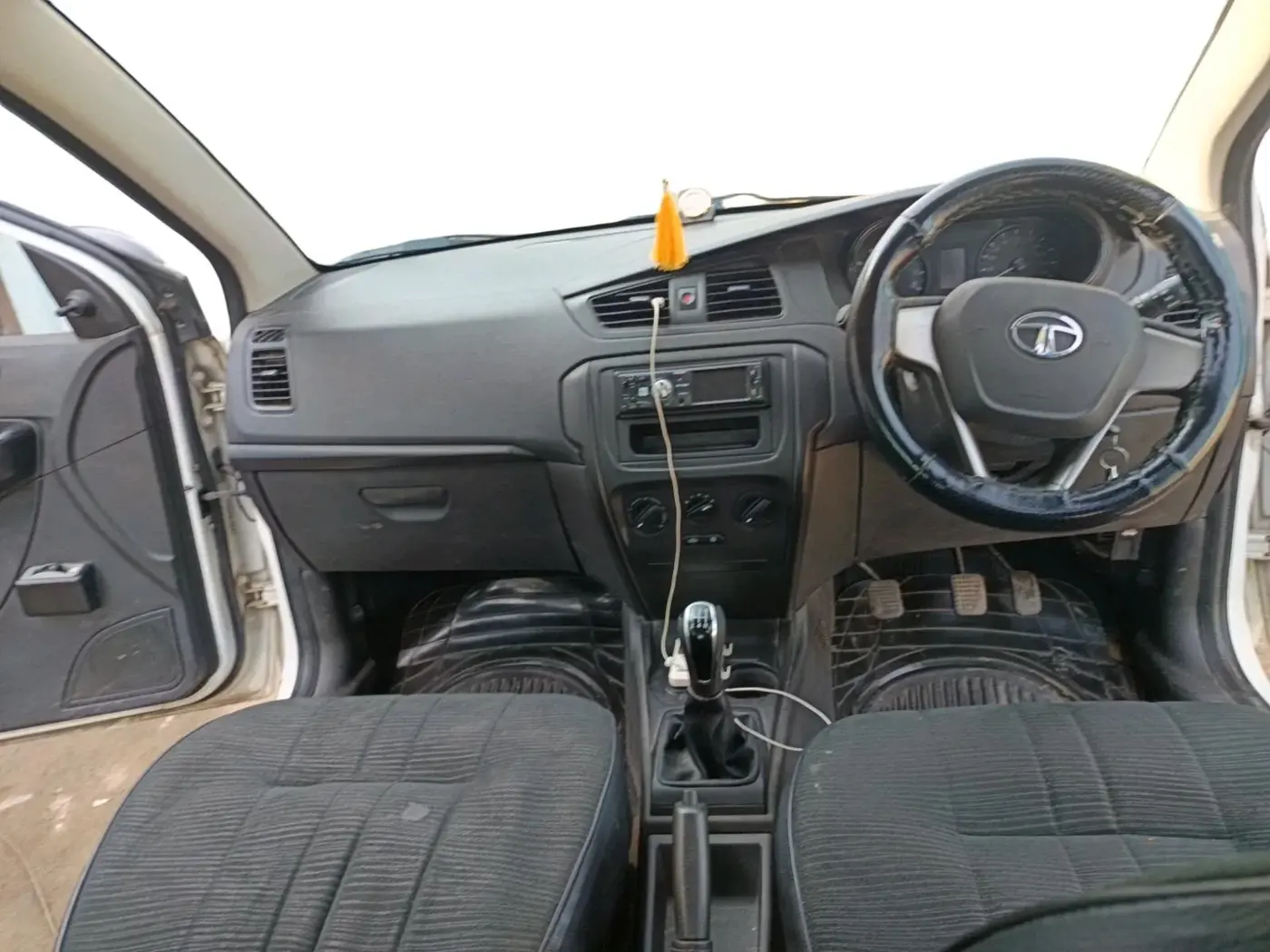 2019 Tata Zest XE 75PS DIESEL, Diesel, Manual, 1,12,940 km, interior
