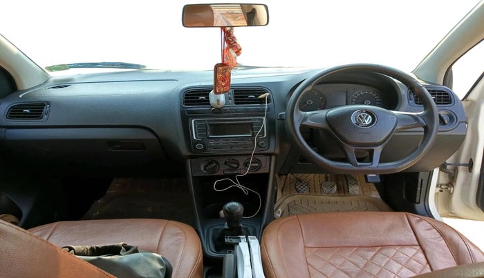 2016 Volkswagen Polo COMFORTLINE 1.2L, Petrol, Manual, 61,559 km, interior