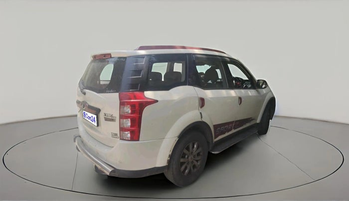 2017 Mahindra XUV500 W10 AT, Diesel, Automatic, 1,10,126 km, exterior