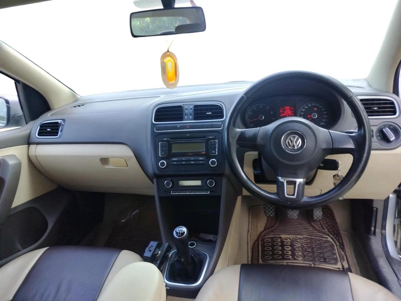 2011 Volkswagen Vento HIGHLINE 1.6 MPI, Petrol, Manual, 59,166 km, interior