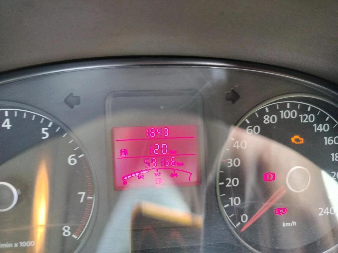 2011 Volkswagen Vento HIGHLINE 1.6 MPI, Petrol, Manual, 59,166 km, interior