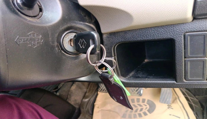 2013 Maruti Wagon R 1.0 LXI CNG, CNG, Manual, 1,94,672 km, interior