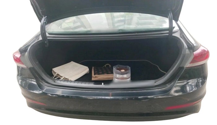 2016 Hyundai New Elantra 1.6 SX MT DIESEL, Diesel, Manual, 74,966 km, exterior