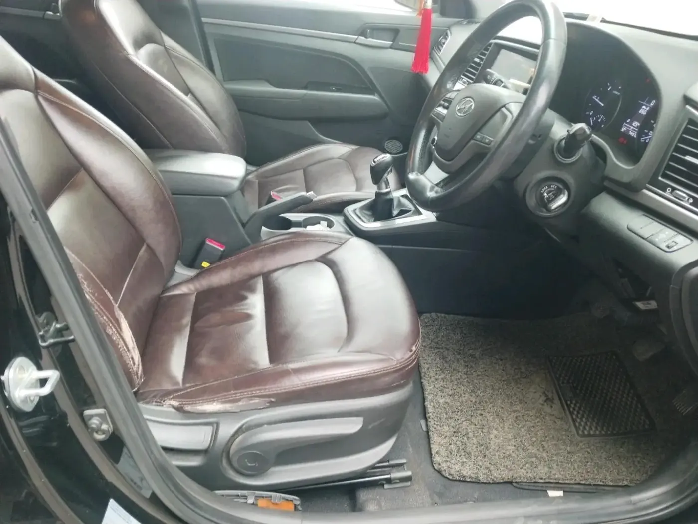 2016 Hyundai New Elantra 1.6 SX MT DIESEL, Diesel, Manual, 74,966 km, interior