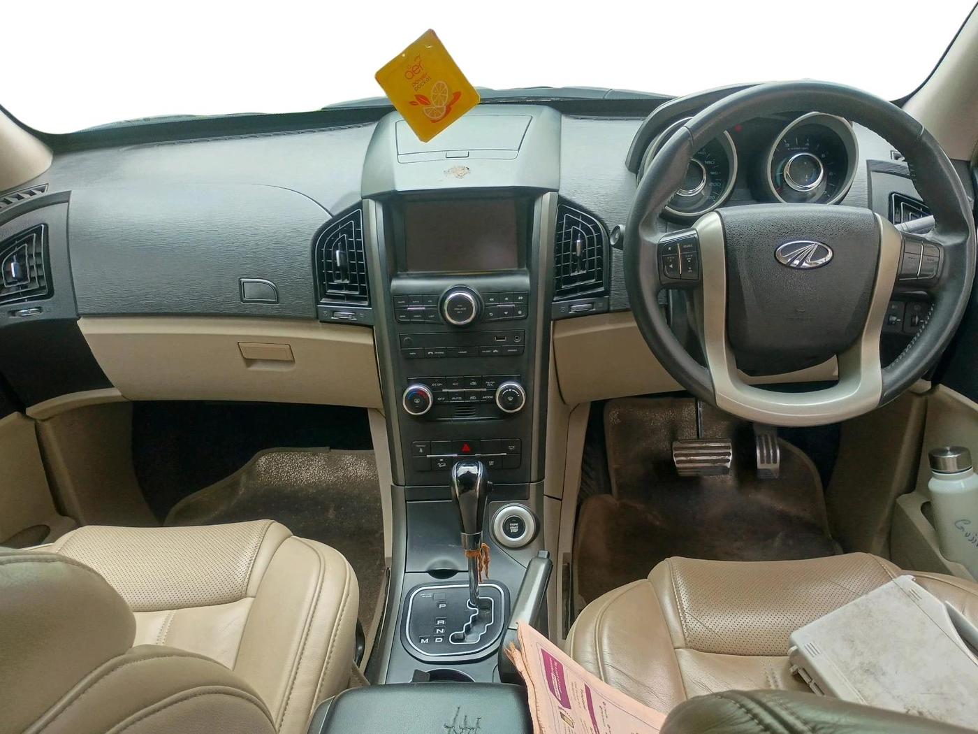 2017 Mahindra XUV500 W10 AT 1.99, Diesel, Automatic, 78,477 km, interior