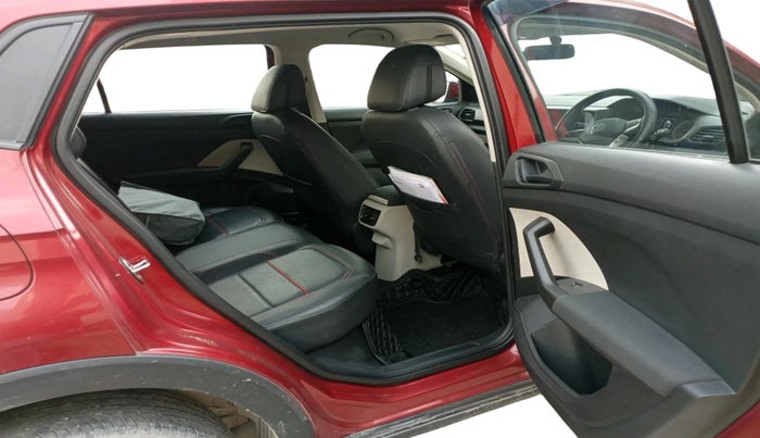 2023 Volkswagen TAIGUN COMFORTLINE 1.0 TSI MT, Petrol, Manual, 13,840 km, interior