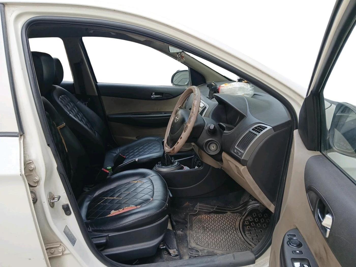 2012 Hyundai i20 MAGNA (O) 1.2, Petrol, Manual, 1,42,000 km, interior
