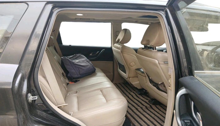 2016 Mahindra XUV500 W10 1.99, Diesel, Manual, 47,832 km, interior