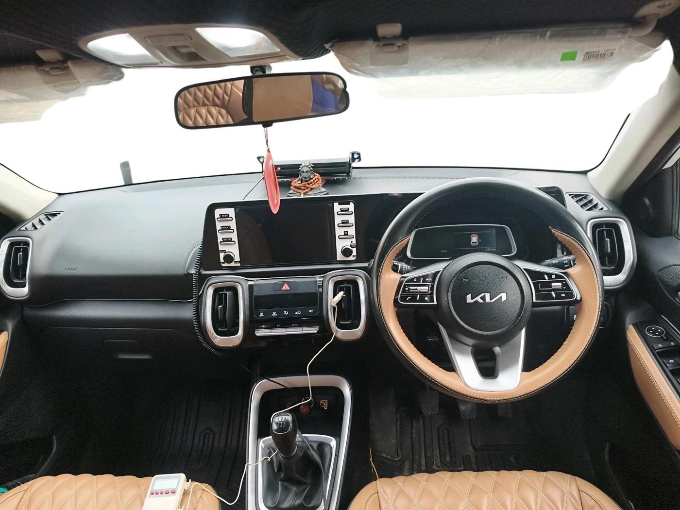 2024 KIA SONET HTK (O) 1.2 Petrol MT, Petrol, Manual, 27,515 km, interior
