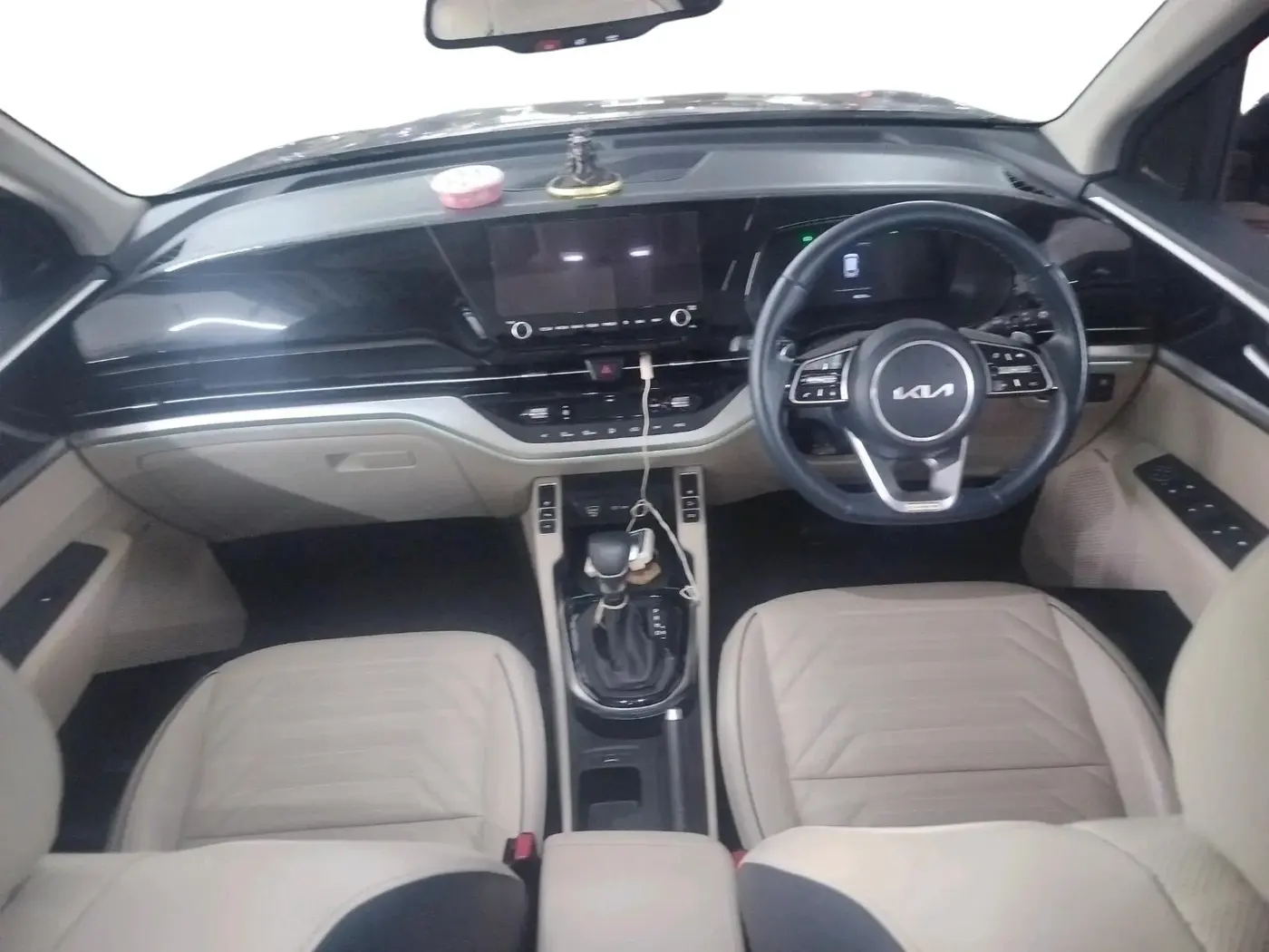 2022 KIA CARENS LUXURY PLUS 1.4 PETROL DCT 7 STR, Petrol, Automatic, 40,797 km, interior