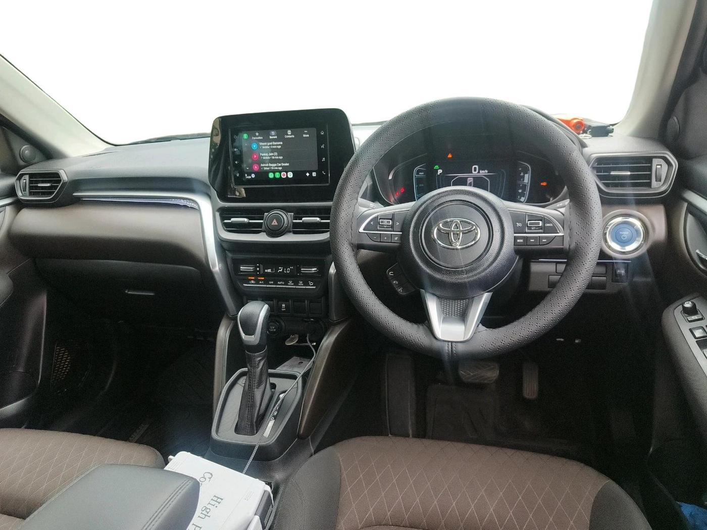 2024 Toyota URBAN CRUISER HYRYDER S HYBRID, Hybrid, Automatic, 10,896 km, interior