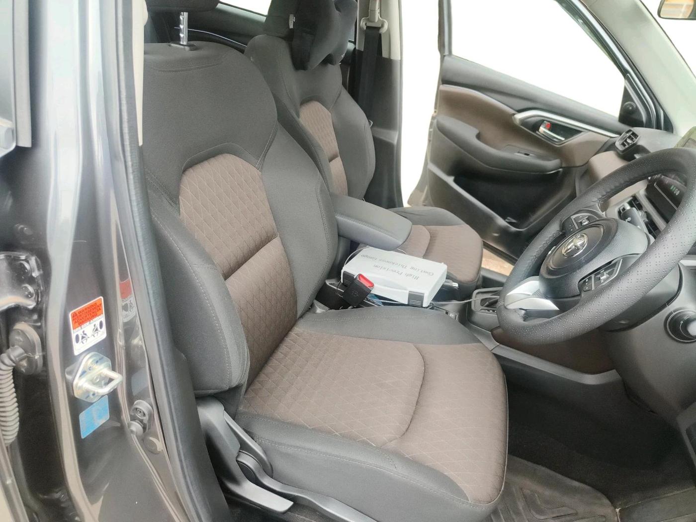2024 Toyota URBAN CRUISER HYRYDER S HYBRID, Hybrid, Automatic, 10,896 km, interior