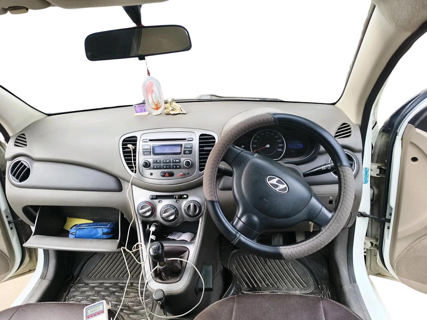2011 Hyundai i10 MAGNA 1.2, Petrol, Manual, 1,32,870 km, interior