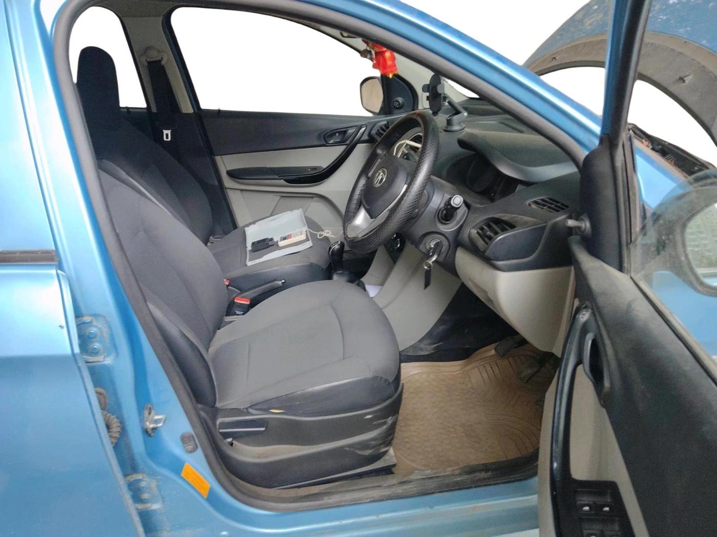 2017 Tata Tiago XM DIESEL, Diesel, Manual, 93,625 km, interior