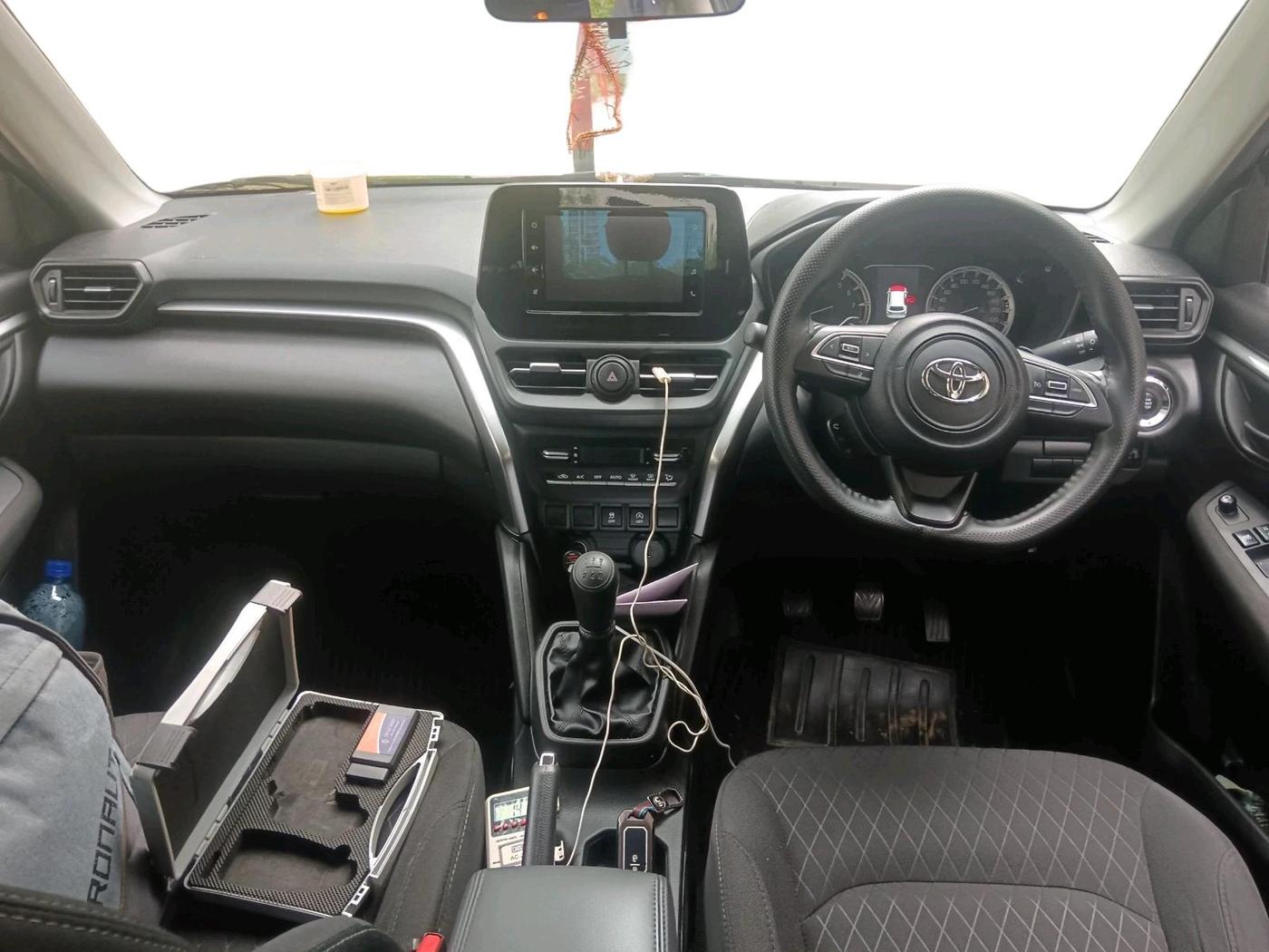 2025 Toyota URBAN CRUISER HYRYDER E NEO DRIVE, Petrol, Manual, 11,588 km, interior