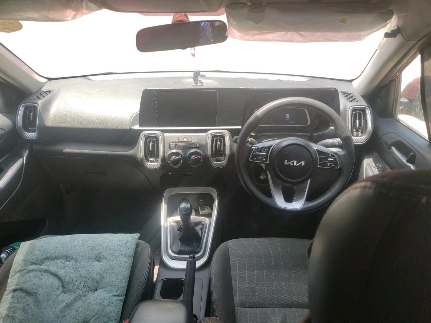 2022 KIA SONET HTE 1.2, Petrol, Manual, 88,932 km, interior