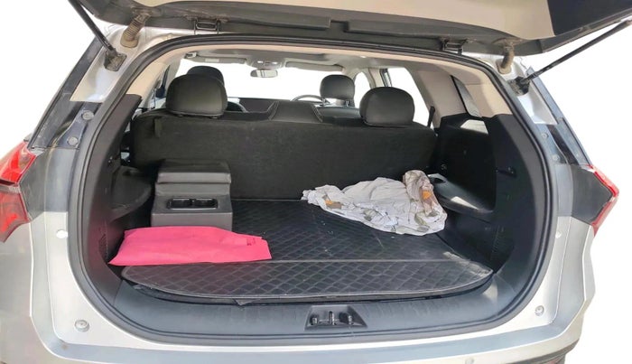 2022 Mahindra XUV700 AX 5 D MT 5 STR, Diesel, Manual, 57,879 km, exterior