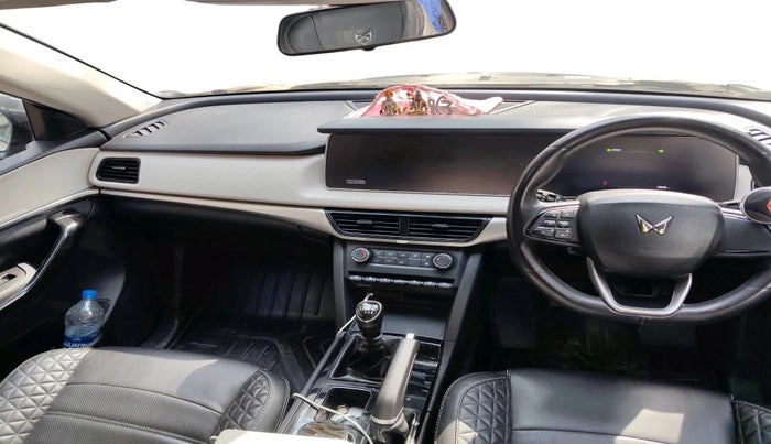 2022 Mahindra XUV700 AX 5 D MT 5 STR, Diesel, Manual, 57,879 km, interior