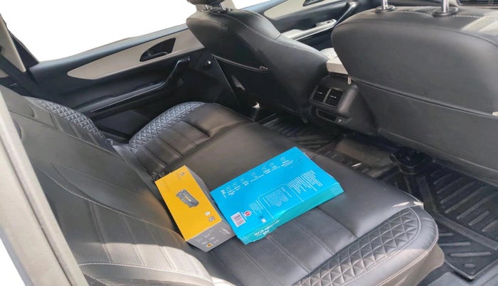 2022 Mahindra XUV700 AX 5 D MT 5 STR, Diesel, Manual, 57,879 km, interior