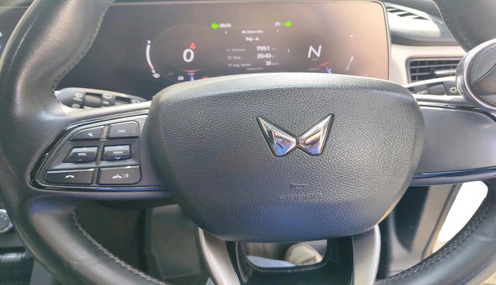 2022 Mahindra XUV700 AX 5 D MT 5 STR, Diesel, Manual, 57,879 km, interior