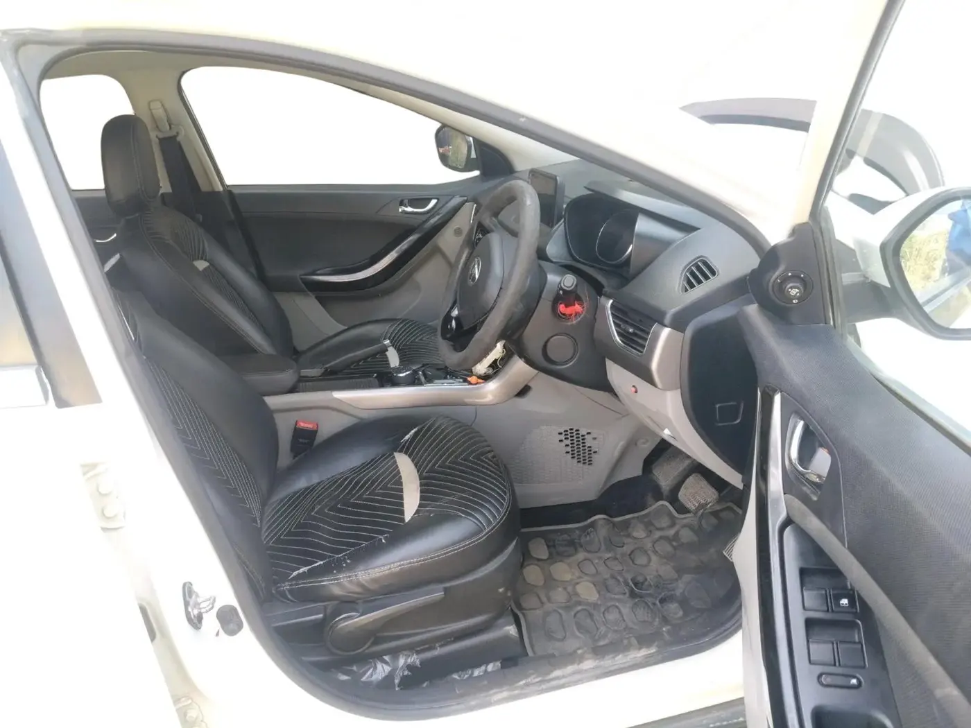 2019 Tata NEXON XZA PLUS DIESEL, Diesel, Automatic, 1,75,000 km, interior