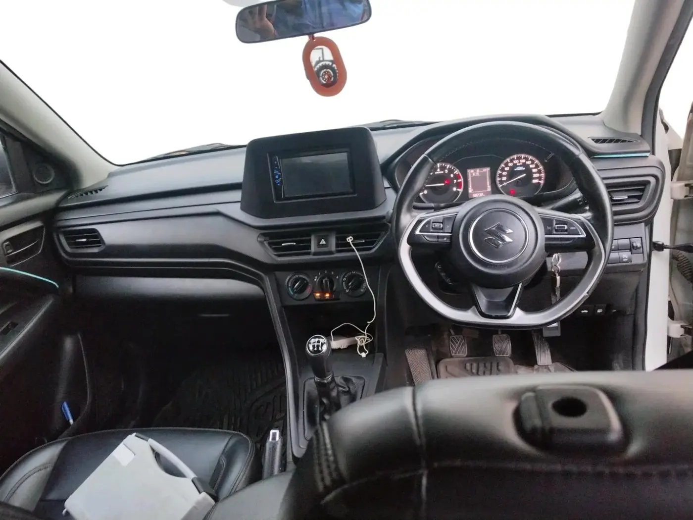 2023 Maruti BREZZA LXI SMART HYBRID, Petrol, Manual, 58,232 km, interior