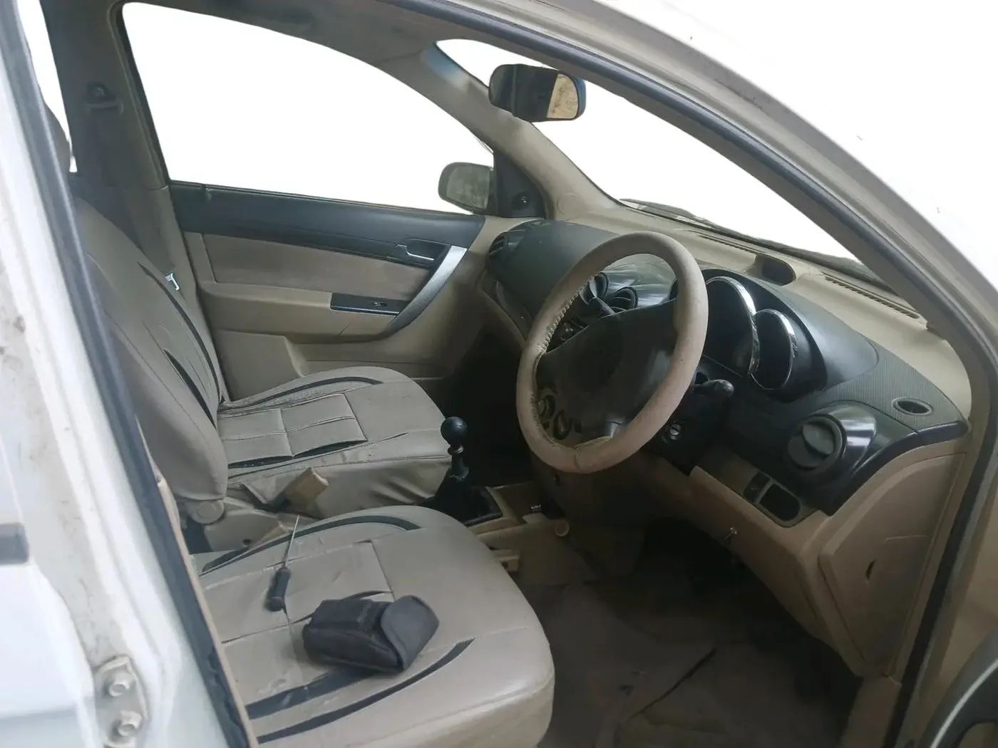 2011 Chevrolet Aveo CNG 1.4, CNG, Manual, 98,000 km, interior