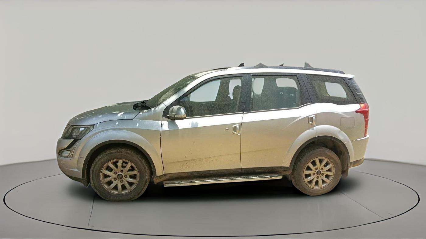 2017 Mahindra XUV500 W6 AT, Diesel, Automatic, 97,696 km, exterior
