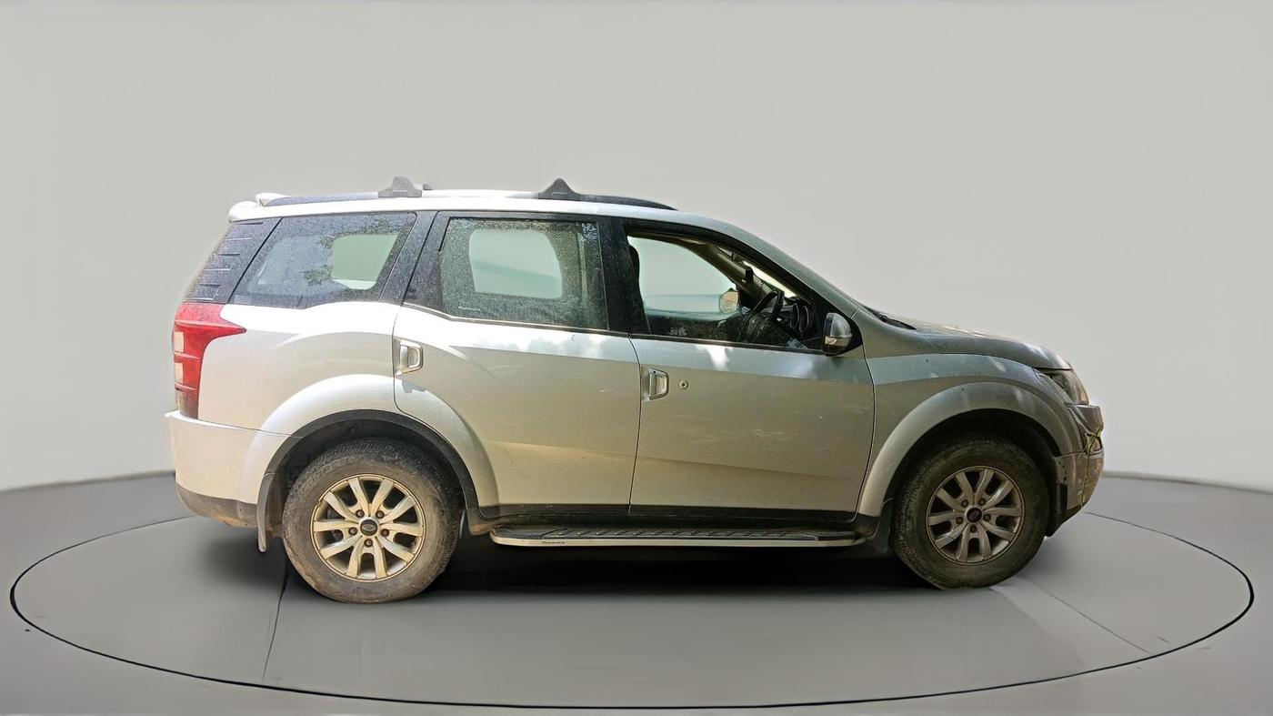 2017 Mahindra XUV500 W6 AT, Diesel, Automatic, 97,696 km, exterior