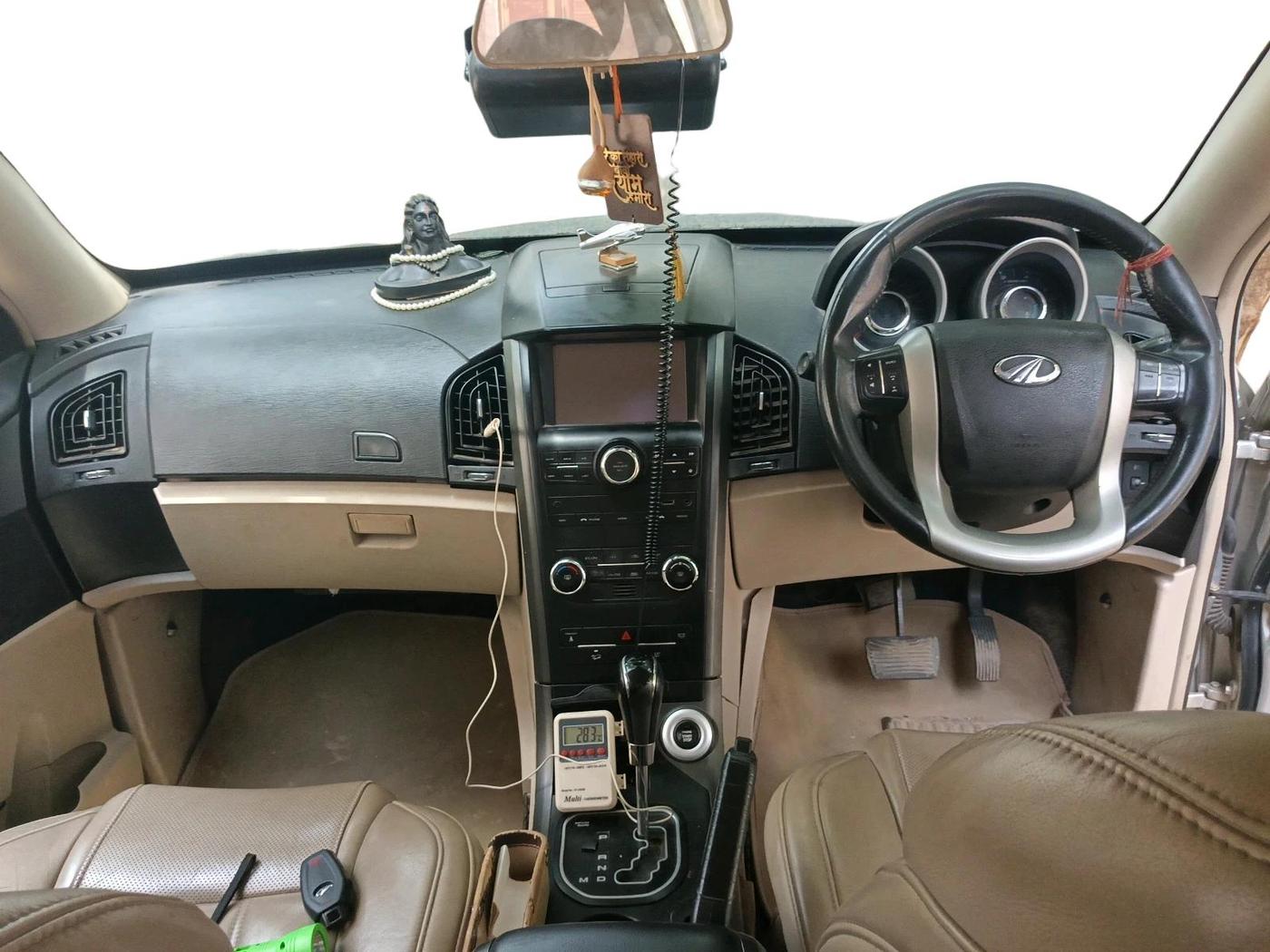 2017 Mahindra XUV500 W6 AT, Diesel, Automatic, 97,696 km, interior