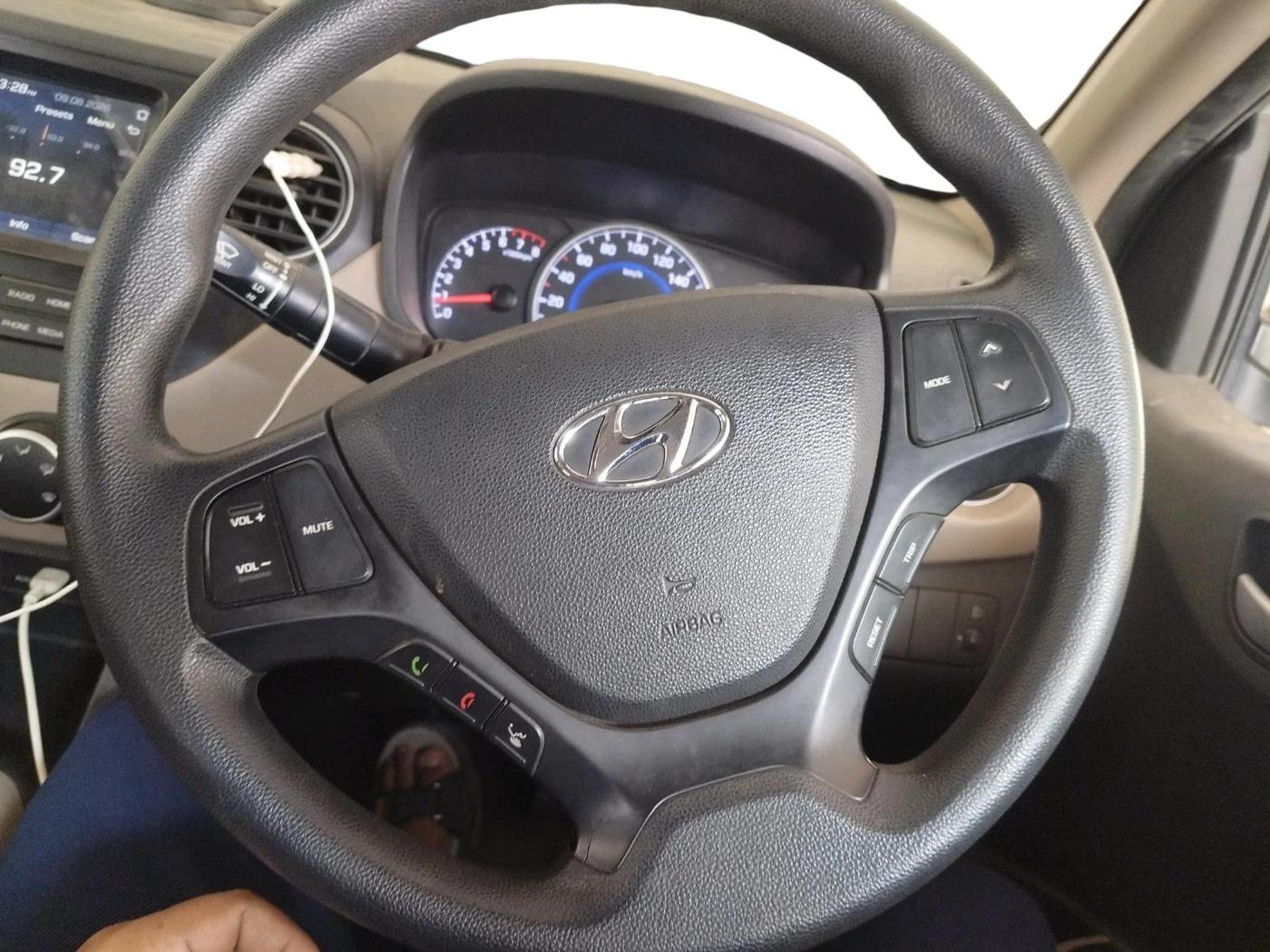 2017 Hyundai Grand i10 SPORTZ (O) 1.2 KAPPA VTVT, Petrol, Manual, 46,083 km, interior