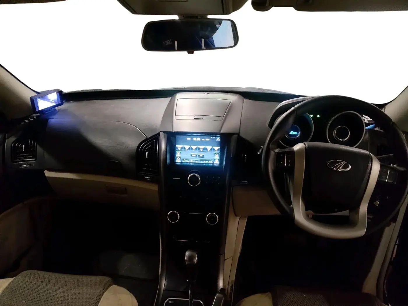 2017 Mahindra XUV500 W6 AT, Diesel, Automatic, 38,390 km, interior