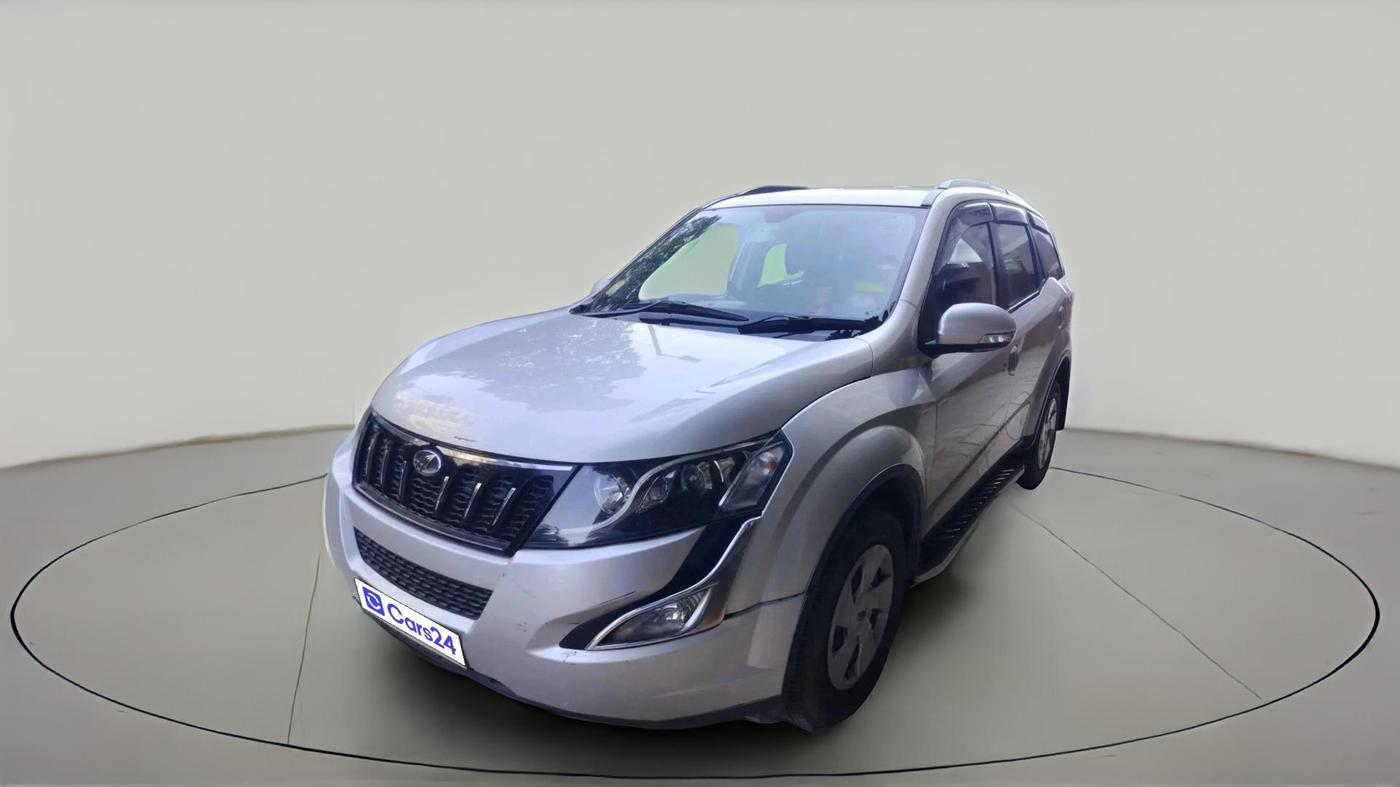 2016 Mahindra XUV500 W6 AT, Diesel, Automatic, 70,793 km, exterior