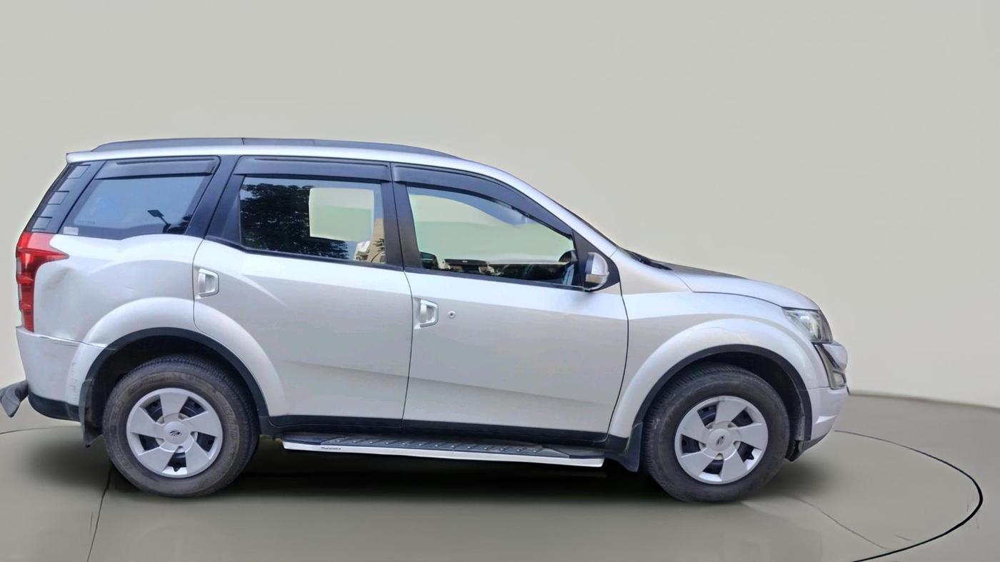 2016 Mahindra XUV500 W6 AT, Diesel, Automatic, 70,793 km, exterior